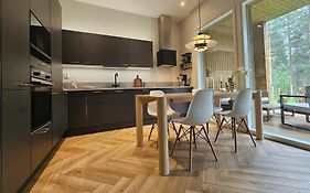 Forest Retreat Apartment
